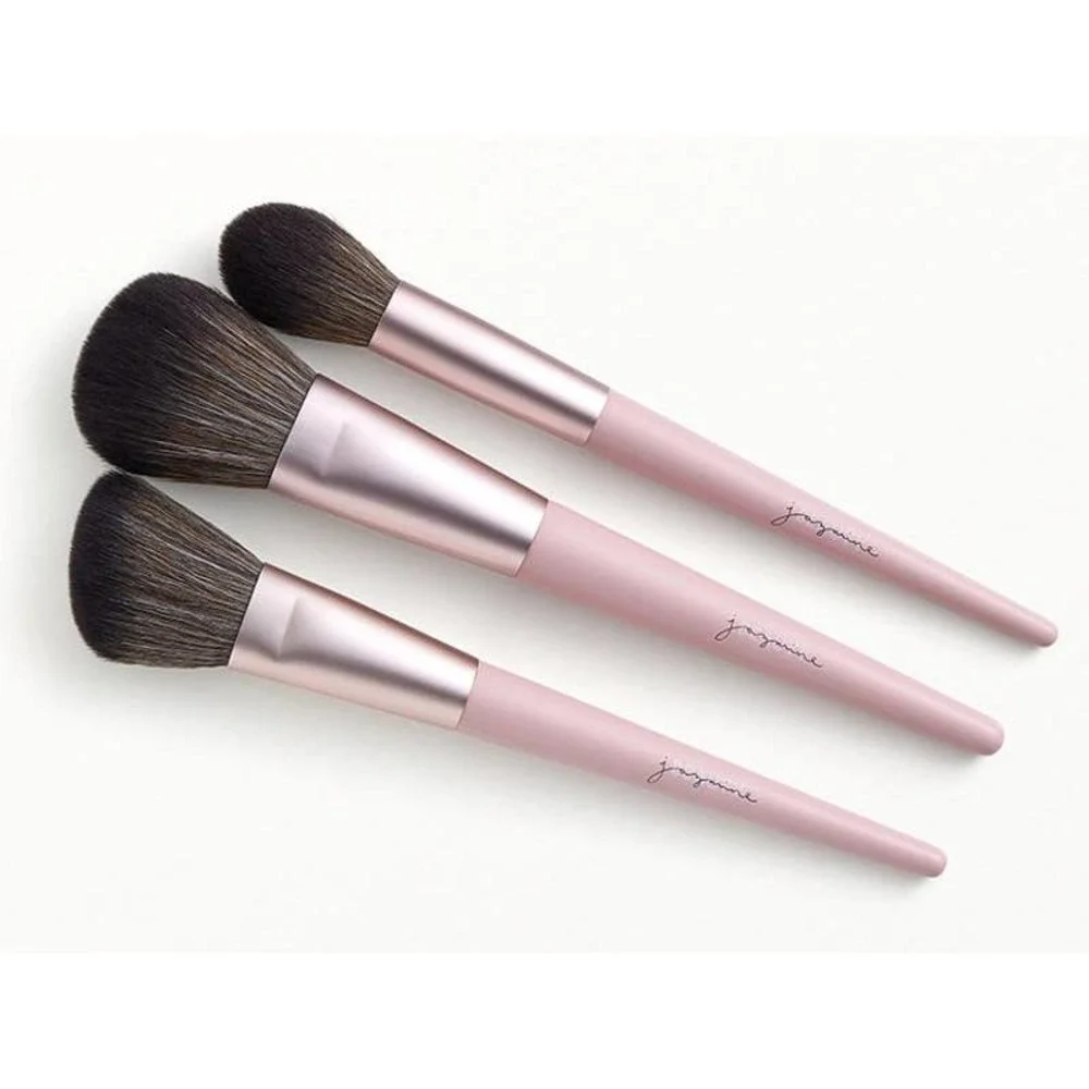 New Wander Beauty Riviera Pallet and Complexion Brush Set